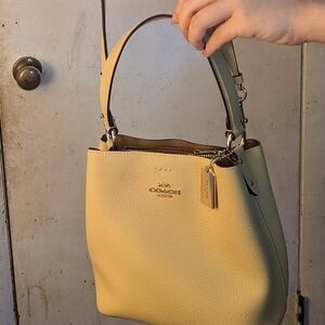 Coach bucket crossbody bag